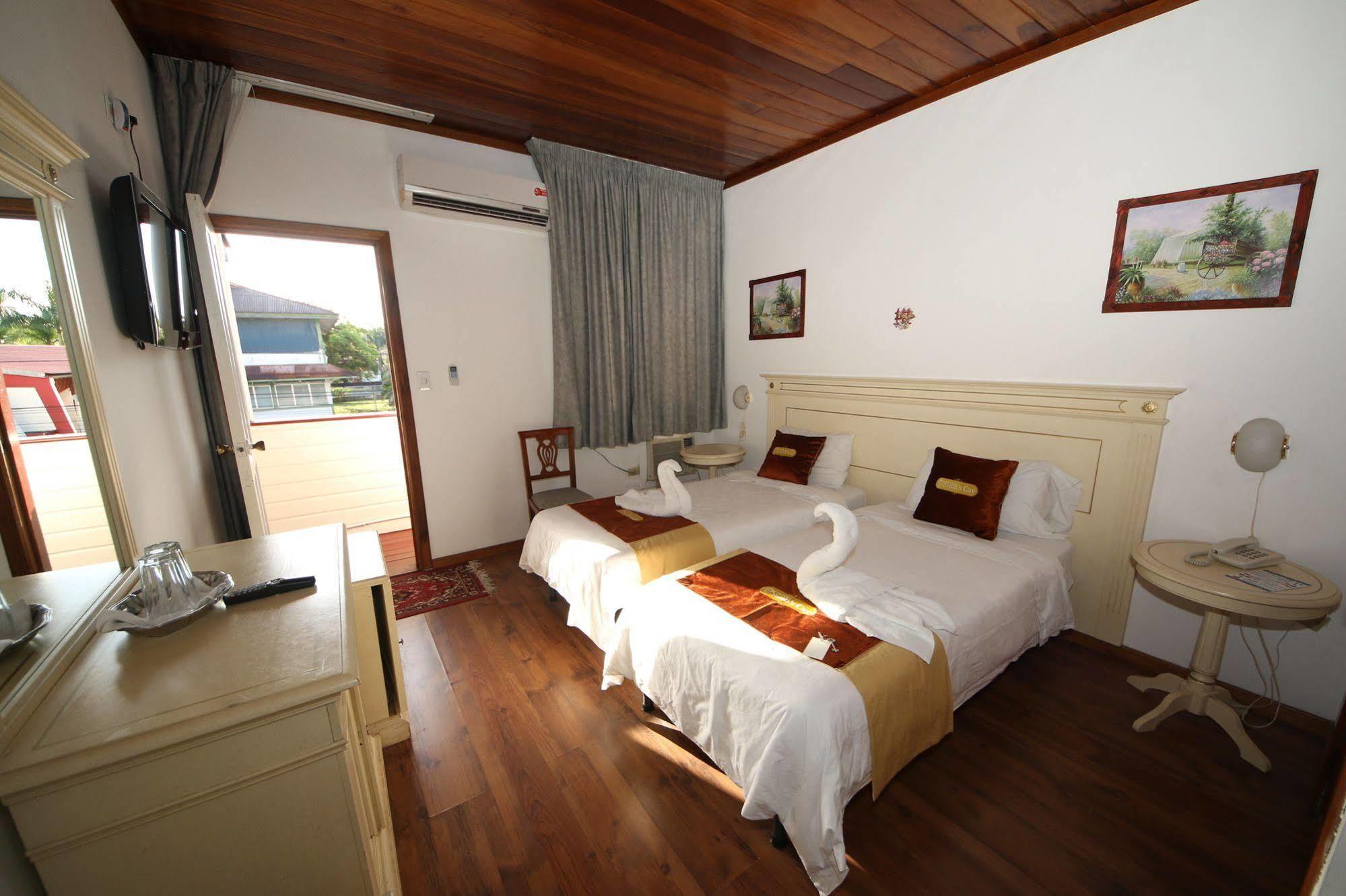Swans Cay Hotel Bocas del Toro Exterior photo